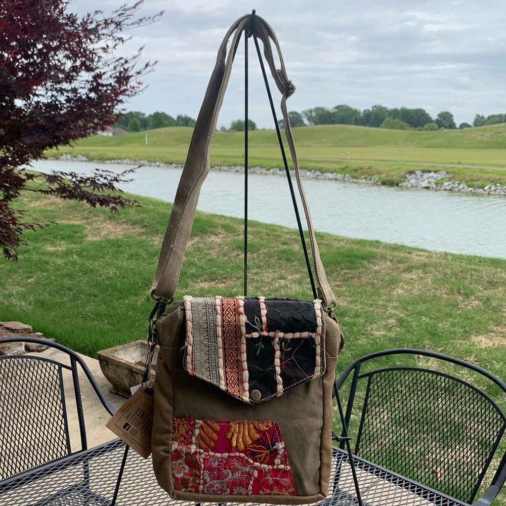 NWT Vintage Addiction Crossbody